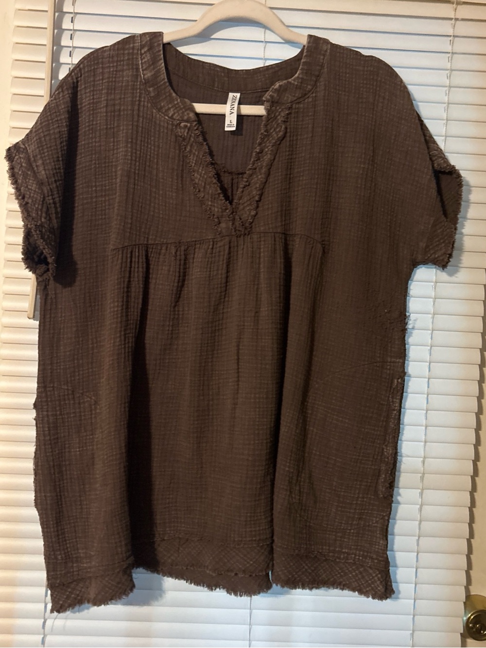 Zenana Outfitters Frayed V-Neck Brown Tunic Top With Pockets
